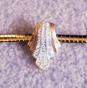 Women's yellow metal necklace with enhancer